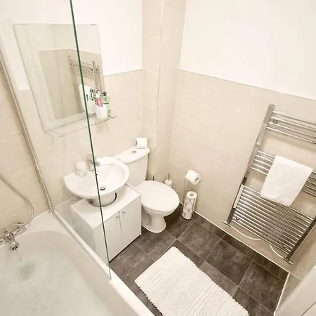 Affordable Digs Nr City Centre Sleeps5 Free Secure Parking Coventry Exterior photo